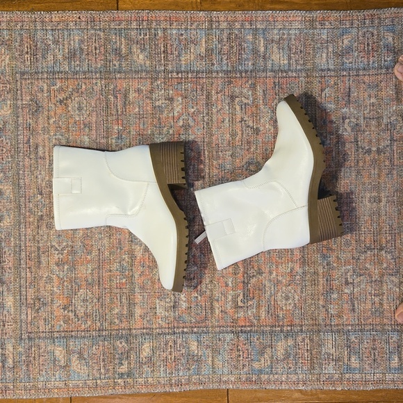 White Chelsea Boot - Picture 2 of 8